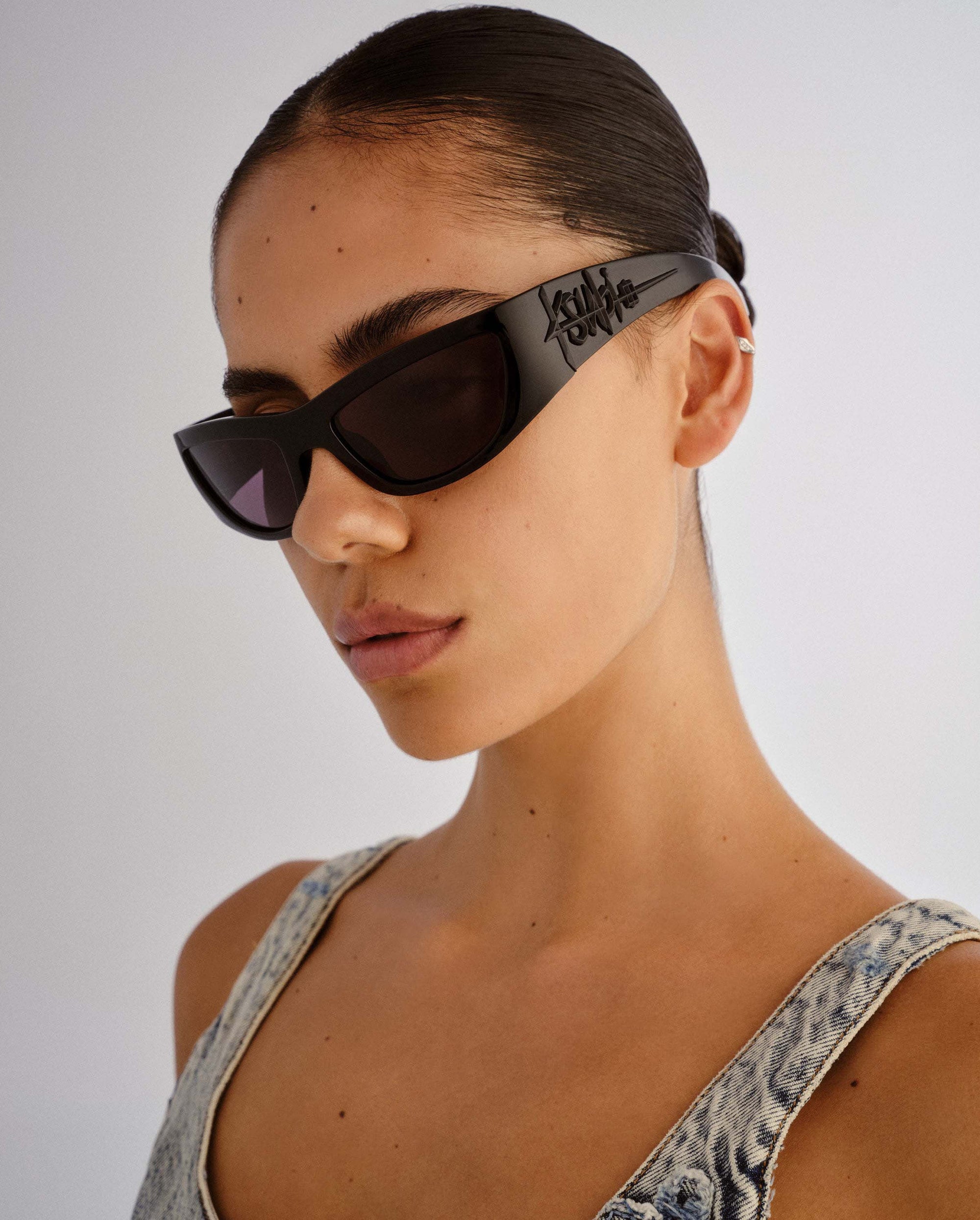 SLOANE SUNGLASSES BLACK EYEWEAR