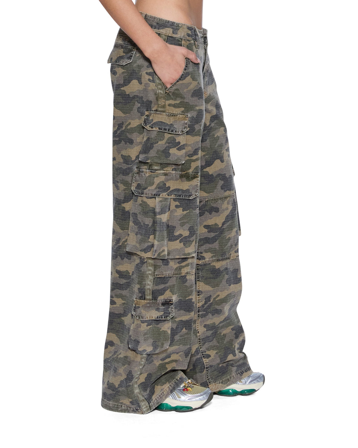 WOMENS DROPOUT CARGO PANT CAMO PANTS