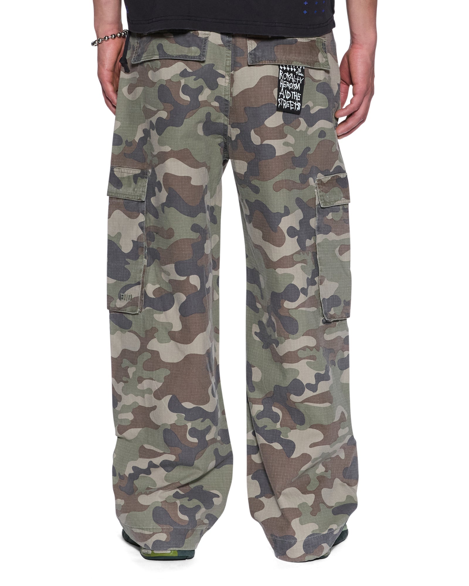 MENS  MAXX FUGITIVE CARGO KAMMO OVERSIZED PANTS
